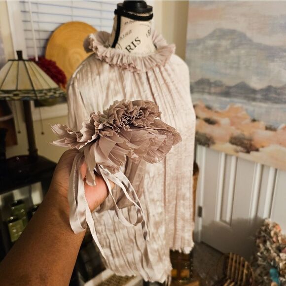 New H & M Gold Satin Crinkle Style High Neck Statement Blouse. - Picture 1 of 14